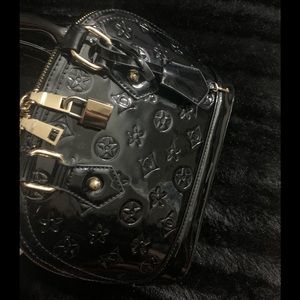 Black Purse with lock & hidden key